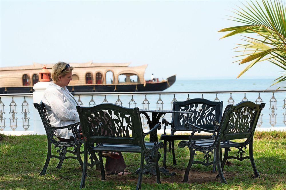 Cocobay Resort Kumarakom Étterem fotó